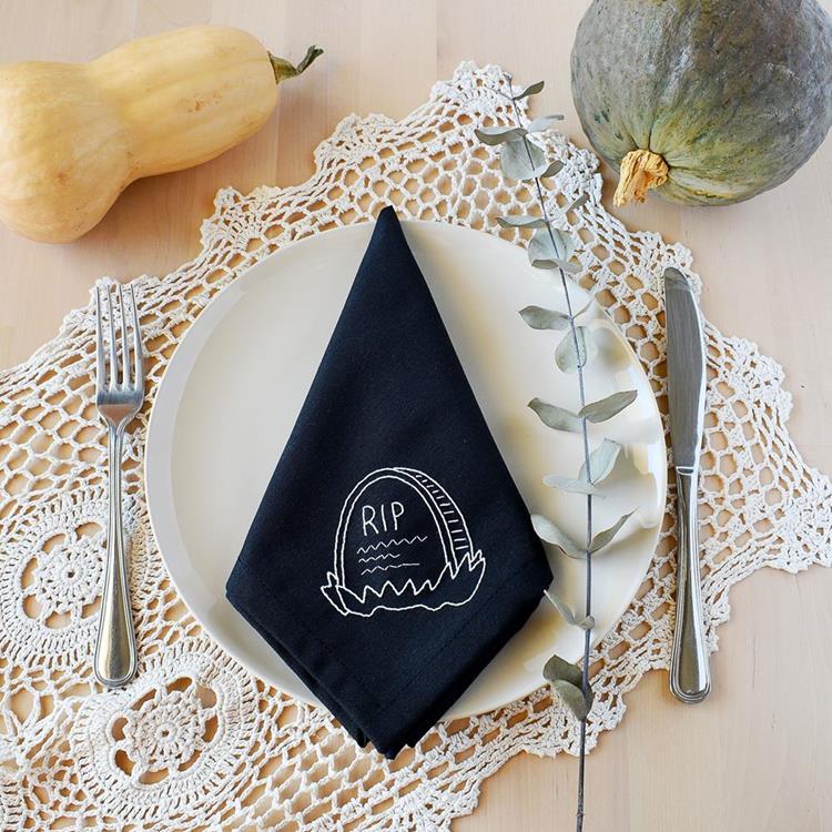 How can we make Halloween more sustainable? 7 Embroidery pattern for sustainable DIY Halloween table decor